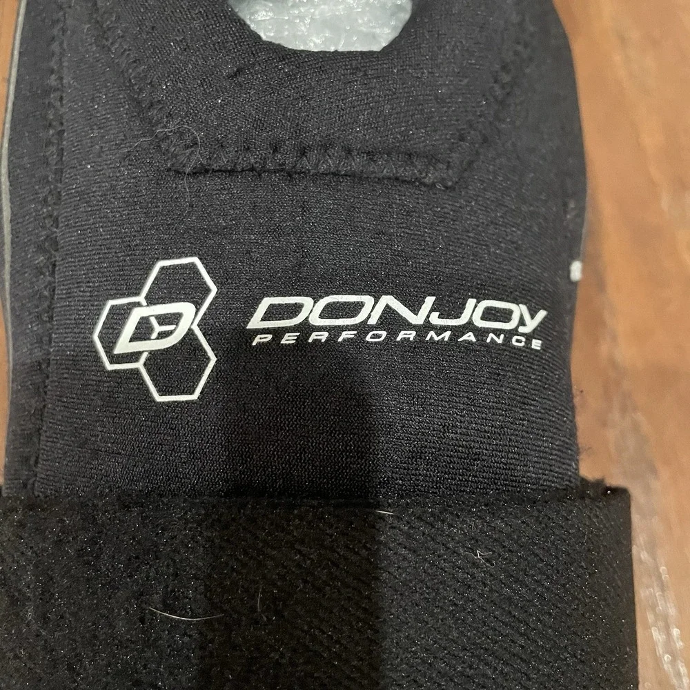 DonJoy Bionic Knee Brace Hinged Black‎ Size Small
